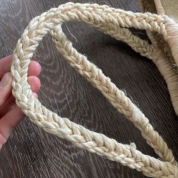 🏯Handmade Ten Thousand Villages straw weaved Tote natural sold out - Picture 11 of 14